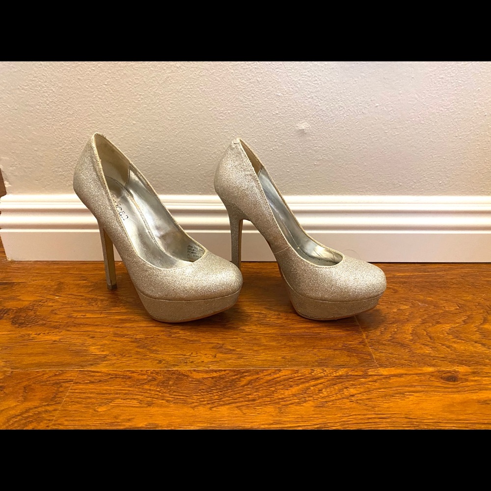 Silver Shimmer Size 8 Heel
